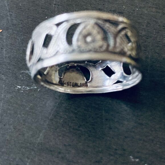 Vintage Sterling Silver Ornate Scroll Hearts Ring - Picture 5 of 5